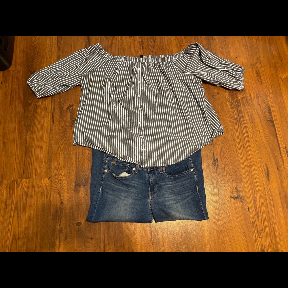 - Excellent Condition-Off the shoulder Torrid top